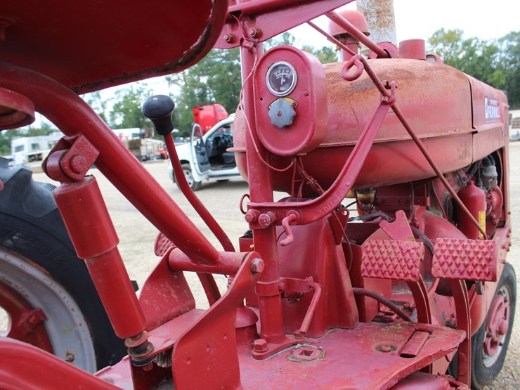 #24005-•-farmall-tractor-image-14