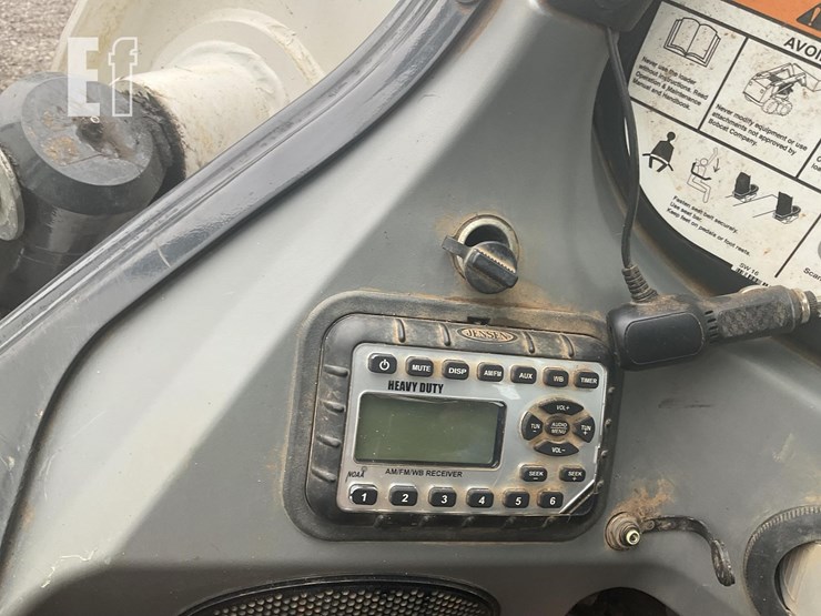 2021-bobcat-t870-image-17