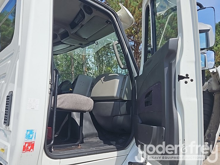 2017-international-8600-image-38