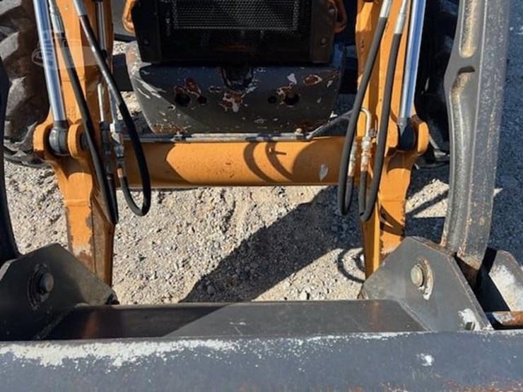 2017-case-580sn-image-21