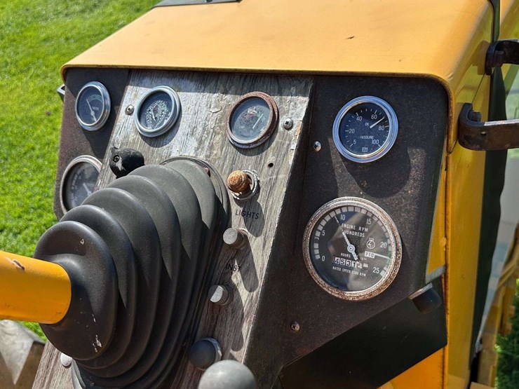 minneapolis-moline-g1355-image-48