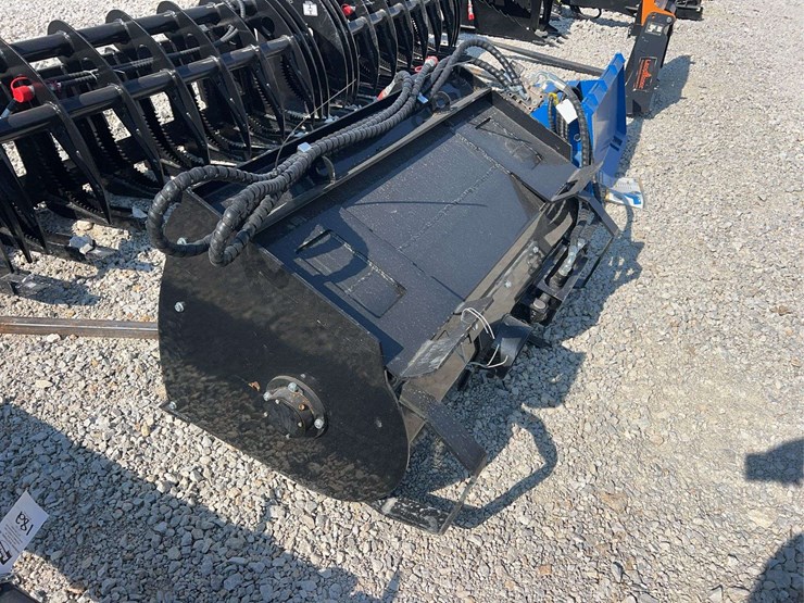 giyi-hydraulic-skid-steer-mixing-bucket-image-4