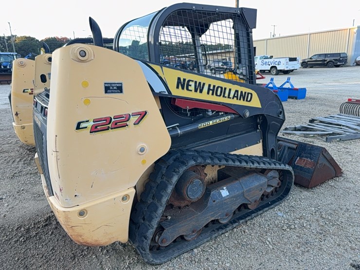 new-holland-c227-image-25