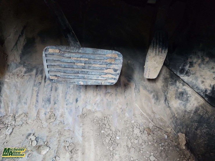 2022-chevrolet-silverado-3500hd-image-15