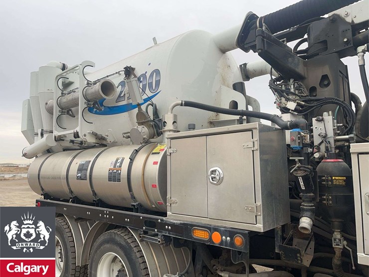 2015-freightliner-114sd-image-18