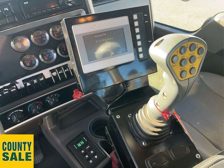 2016-kenworth-t800-image-15