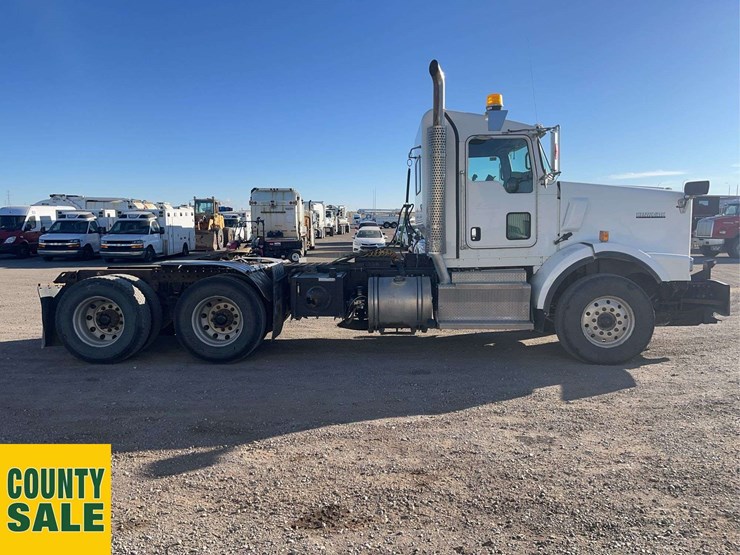 2016-kenworth-t800-image-5