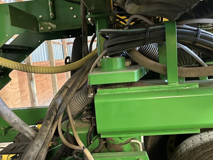 2014-john-deere-db60-image-49