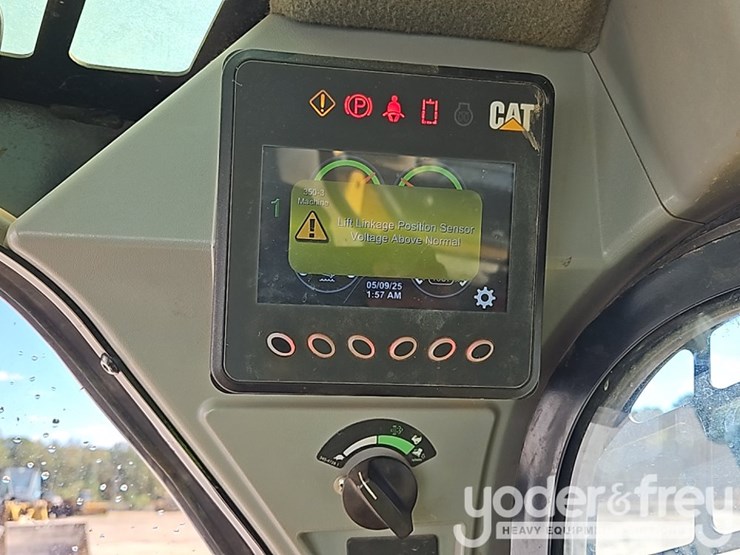 2020-caterpillar-299d3-image-31