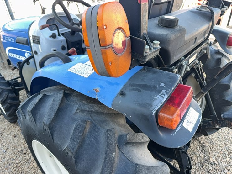 new-holland-boomer-30-image-55