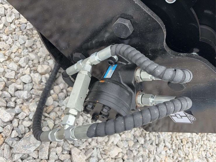 skid-steer-hydraulic-compaction-wheel-image-8