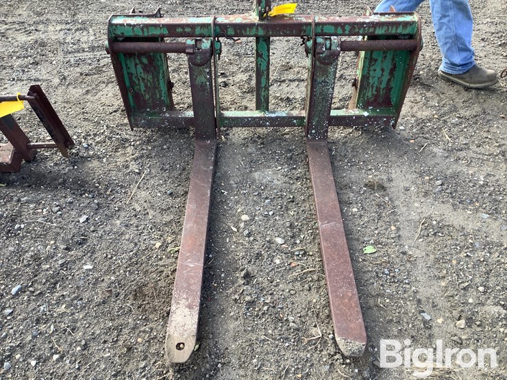 48"-pallet-forks-image-2