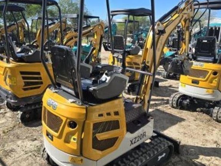 cfg-mini-excavator-xz20r-w-hydraulic-thumb-image-3