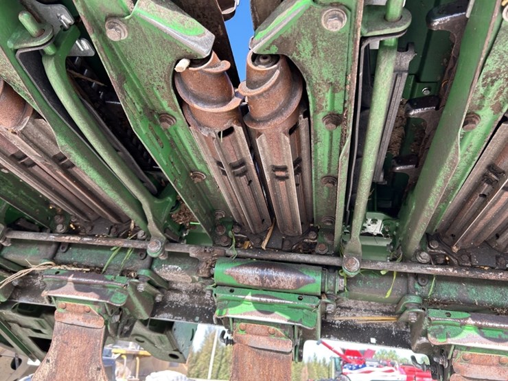 2021-john-deere-c18f-image-45