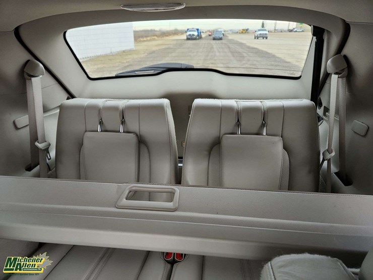 2012-lincoln-mkt-image-17