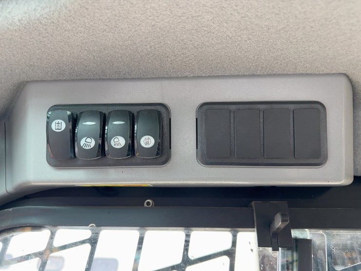 2017-caterpillar-289d-image-22