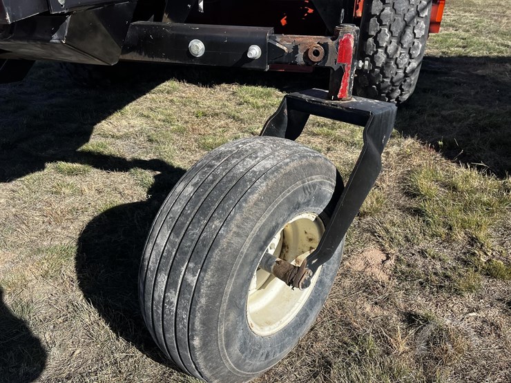 2005-hesston-9260-image-7