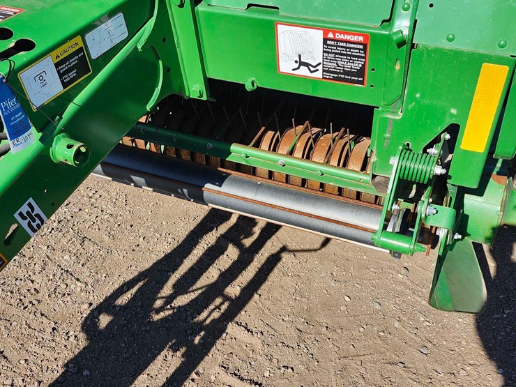 2023-john-deere-560m-image-8