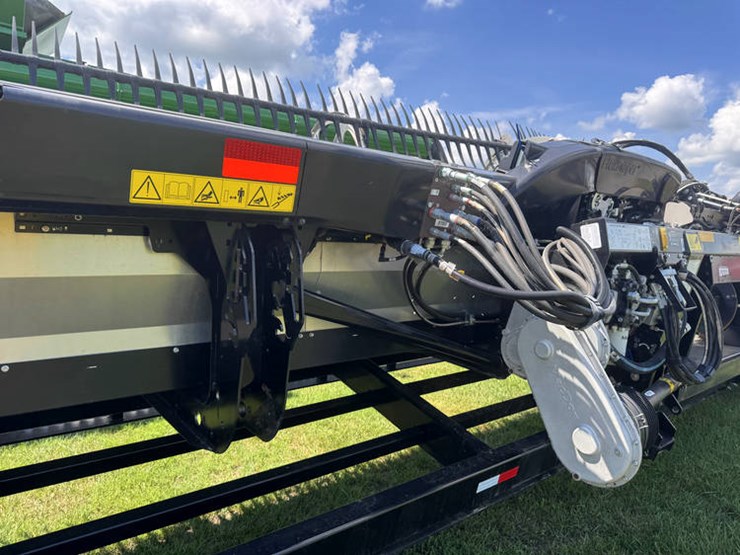 2023-mac-don-fd240-image-25