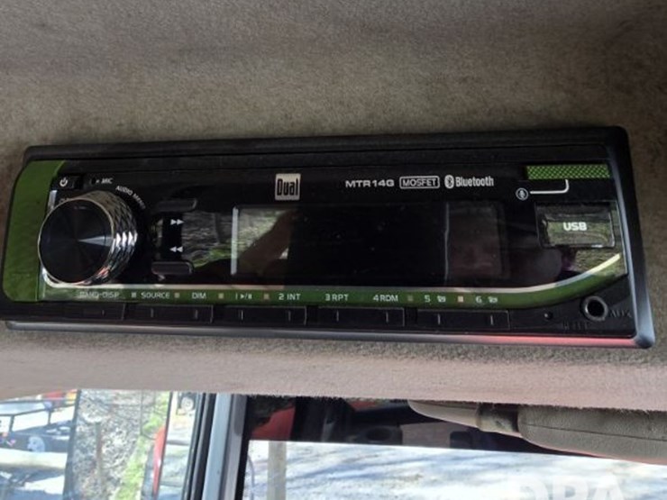 2012-kubota-m108s-image-21