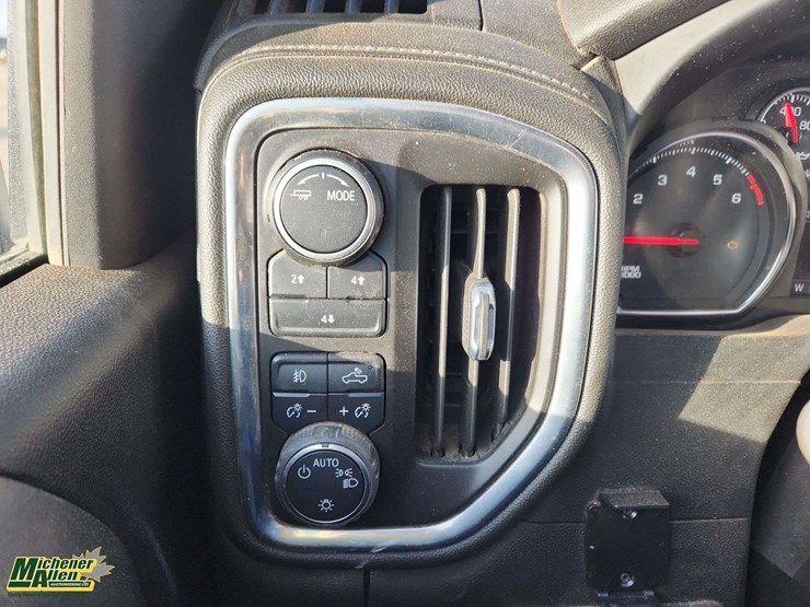 2022-chevrolet-silverado-3500hd-image-14