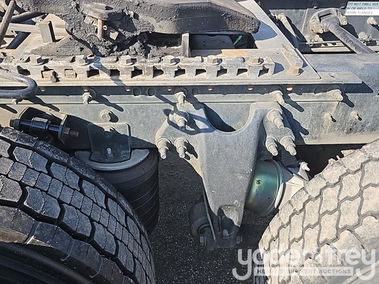 2017-international-8600-image-18