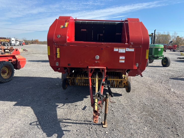 new-holland-br7080-image-2