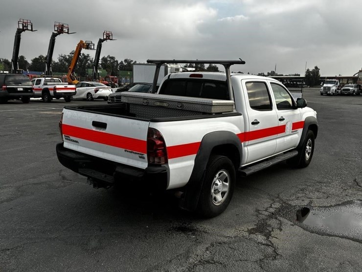 2013-toyota-tacoma-image-3