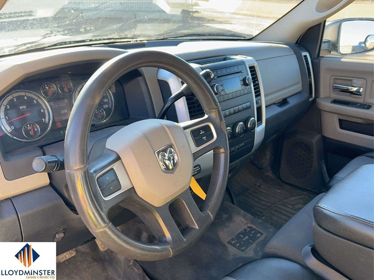 2011-ram-1500-slt-image-12