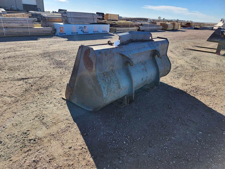 2019-volvo-3-yard-bucket-reversable-blade-image-4