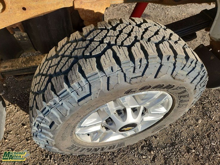 2021-chevrolet-silverado-2500hd-image-30