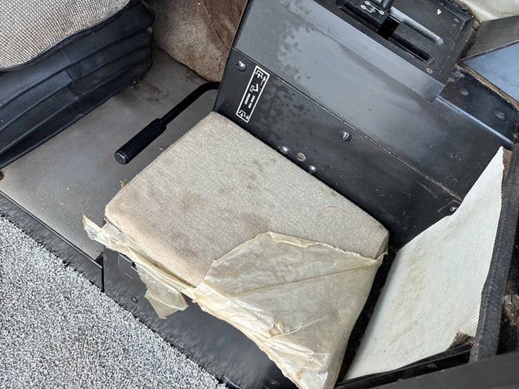 1990-case-ih-1660-image-97