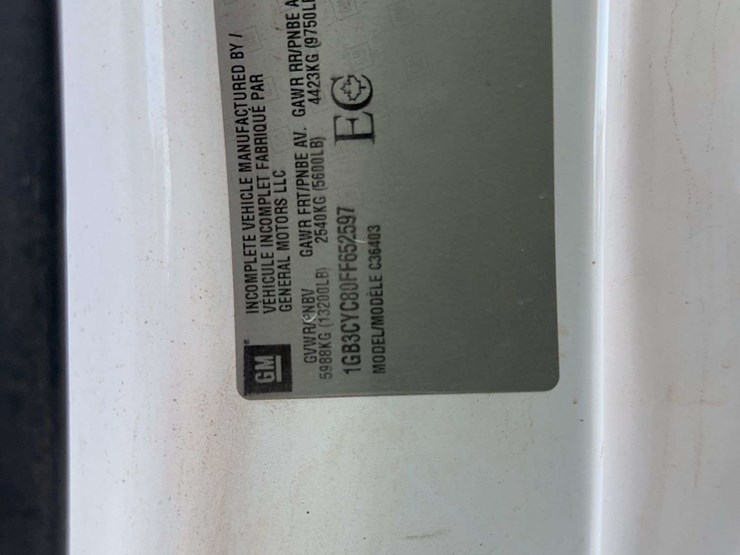 2015-chevrolet-3500hd-image-29