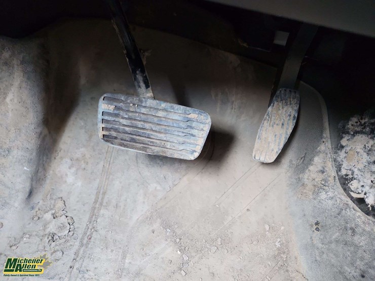 2021-chevrolet-silverado-2500hd-image-14