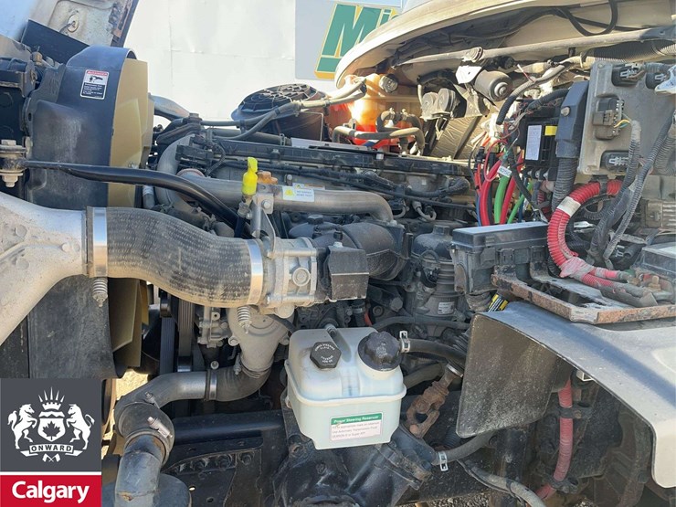 2016-freightliner-114sd-image-17