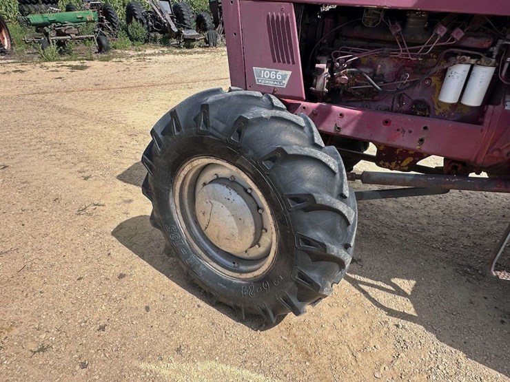 farmall-1066-hydro-image-26