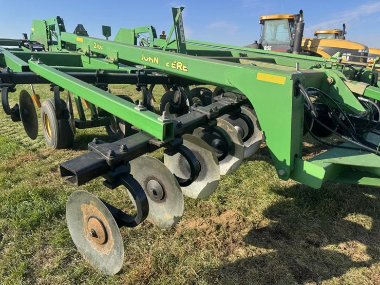 john-deere-2700-image-1