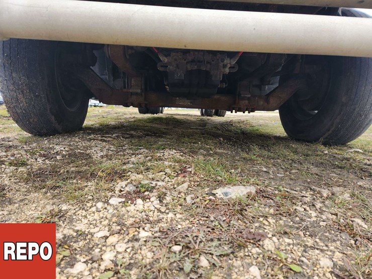 2002-freightliner-columbia-120-image-12