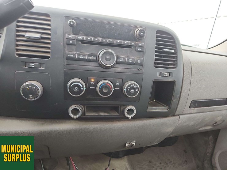 2013-chevrolet-silverado-3500hd-image-14