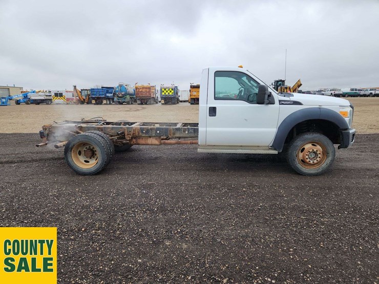 2013-ford-f550-image-26