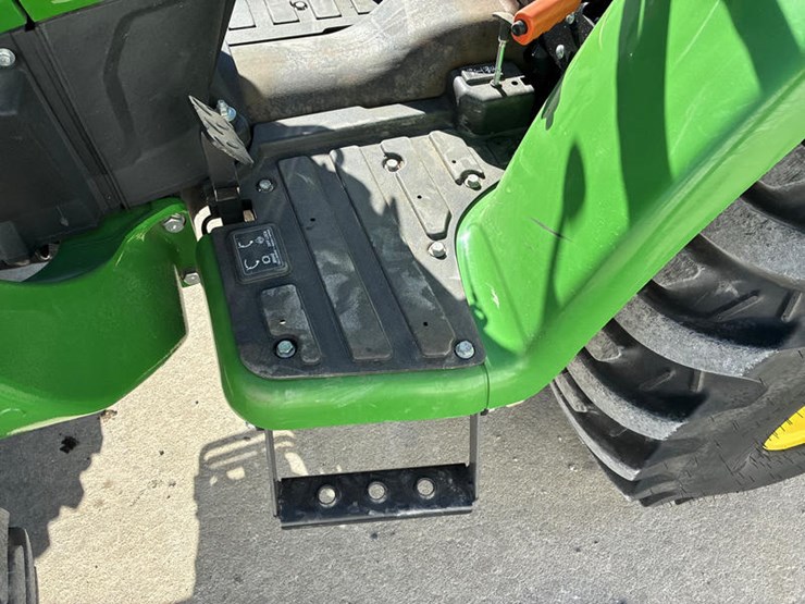 2018-john-deere-3038e-image-23