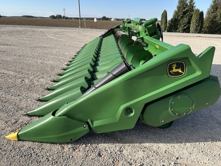 2021-john-deere-c18f-image-15
