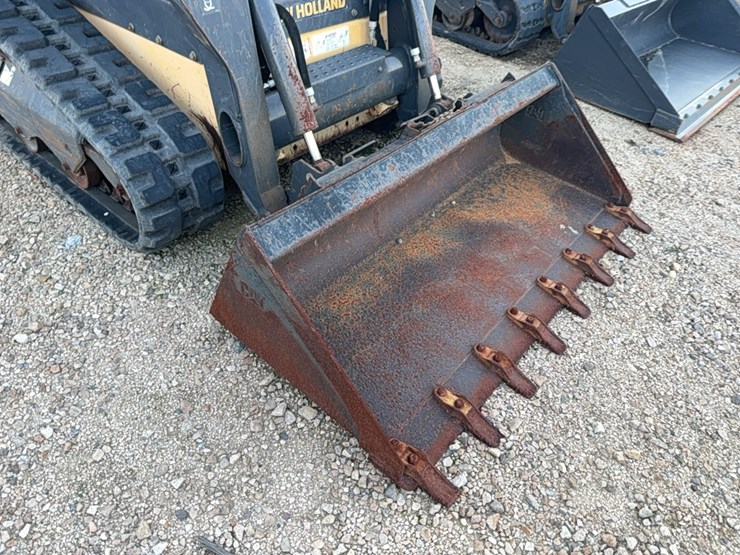 new-holland-c227-image-28