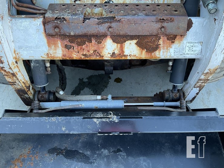 2007-bobcat-s205-image-10