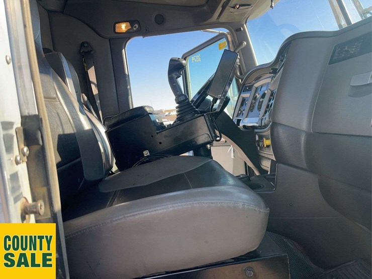 2016-kenworth-t800-image-16