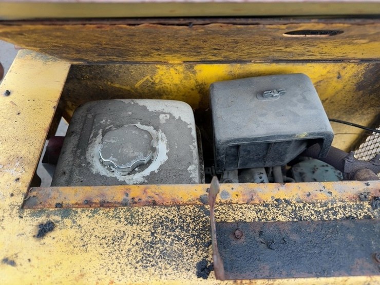 salsco-cobra-curber-curbing-machine-image-8