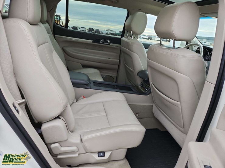 2012-lincoln-mkt-image-21