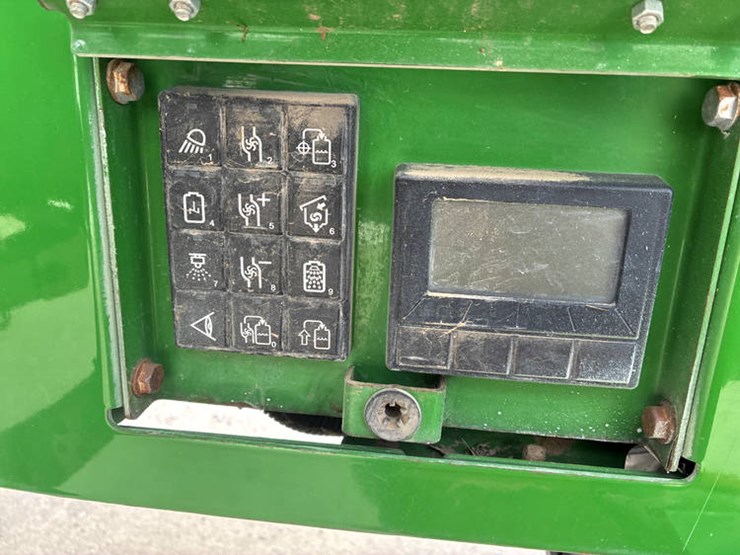 2014-john-deere-r4038-image-42