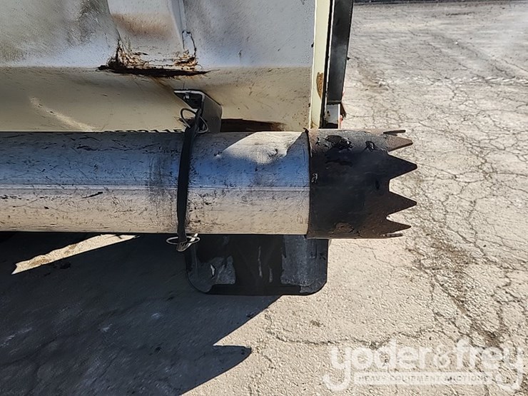 2016-freightliner-m2-106-image-32