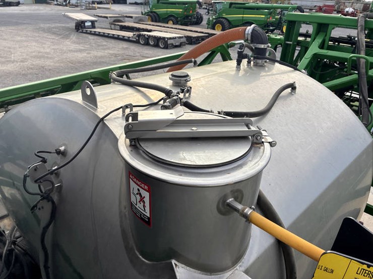 2014-john-deere-r4038-image-80